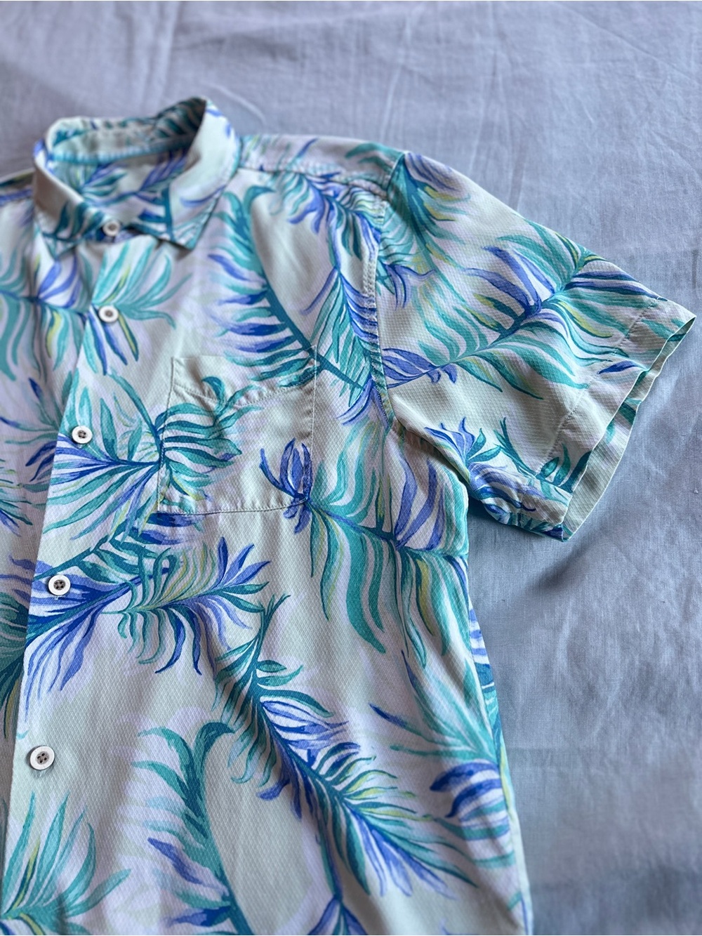TOMMY BAHAMA Men's Alta Vista Fronds Silk Camp Shirt | Large